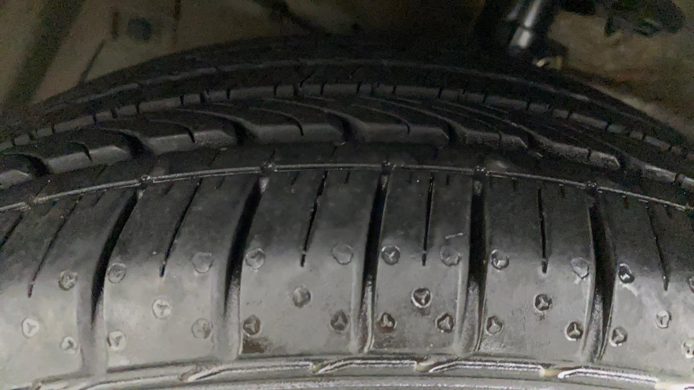 2020 Maruti Ciaz ALPHA  AT 1.5 SHVS PETROL, Petrol, Automatic, 61,972 km, Left Front Tyre Tread