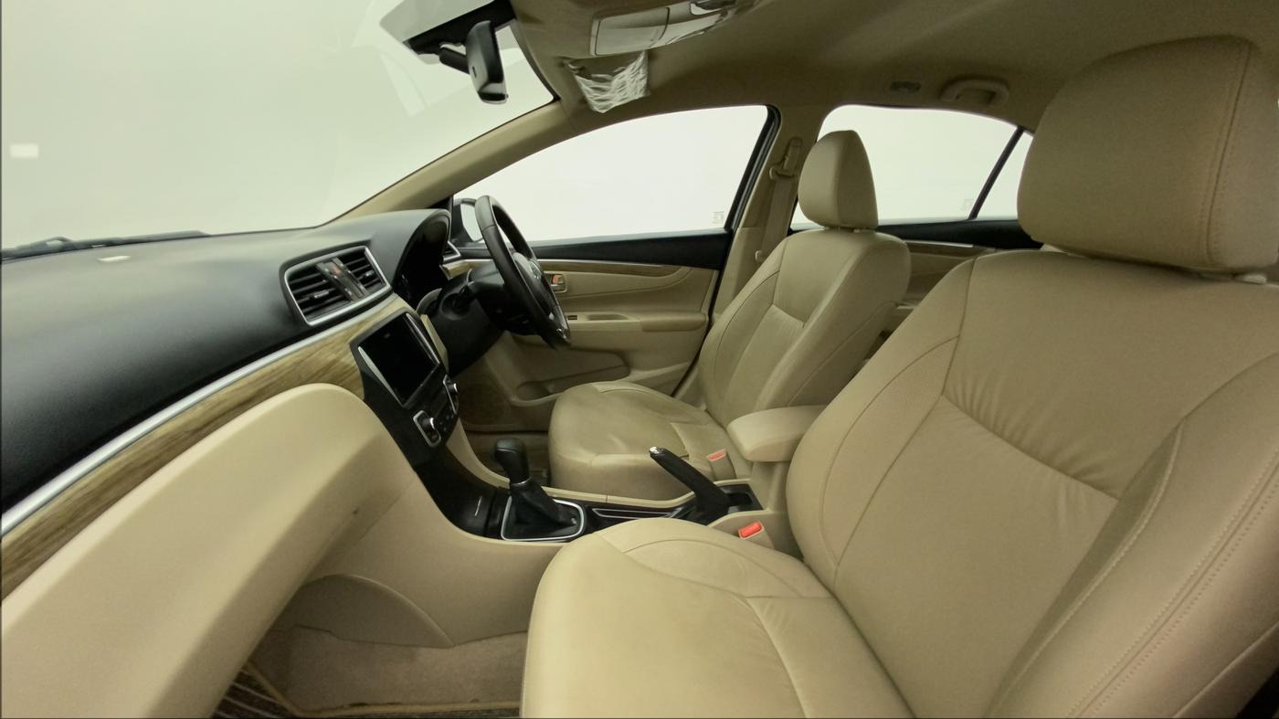 2020 Maruti Ciaz ALPHA  AT 1.5 SHVS PETROL, Petrol, Automatic, 61,972 km, Right Side Front Door Cabin