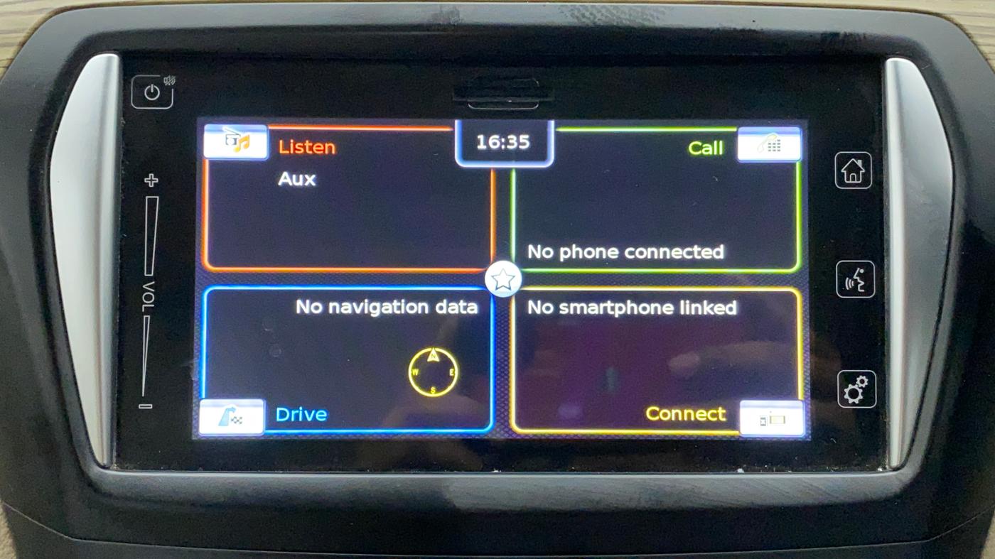 2020 Maruti Ciaz ALPHA  AT 1.5 SHVS PETROL, Petrol, Automatic, 61,972 km, Infotainment System