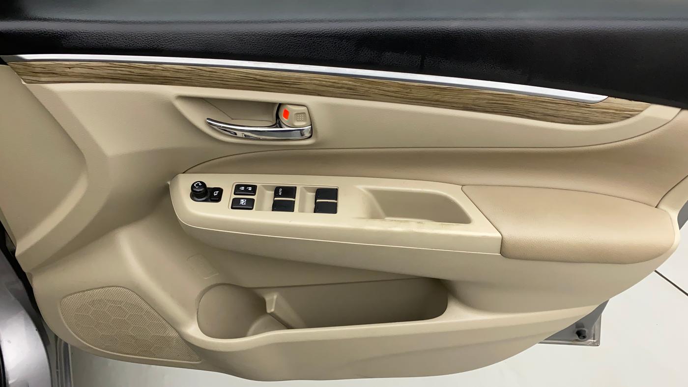 2020 Maruti Ciaz ALPHA  AT 1.5 SHVS PETROL, Petrol, Automatic, 61,972 km, Driver Side Door Panels Control
