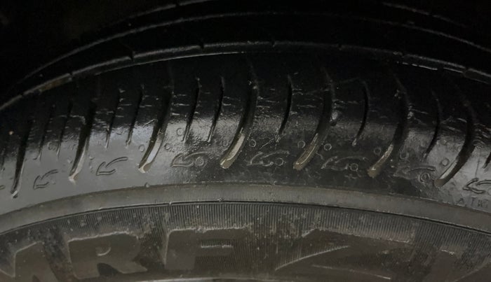 2021 Maruti Baleno DELTA PETROL 1.2, Petrol, Manual, 36,428 km, Left Front Tyre Tread