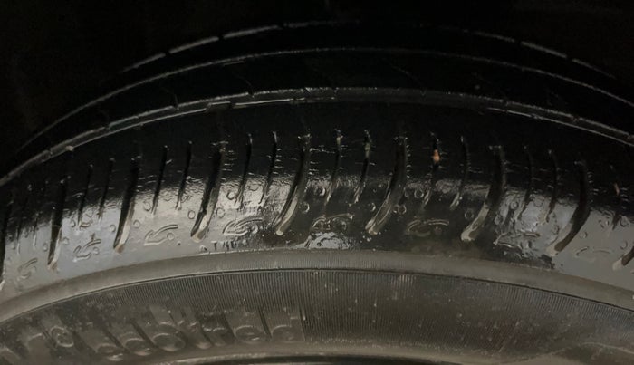 2021 Maruti Baleno DELTA PETROL 1.2, Petrol, Manual, 36,428 km, Right Front Tyre Tread