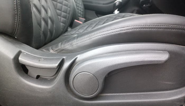 2017 Hyundai i20 Active 1.2 SX, Petrol, Manual, 67,856 km, Driver Side Adjustment Panel