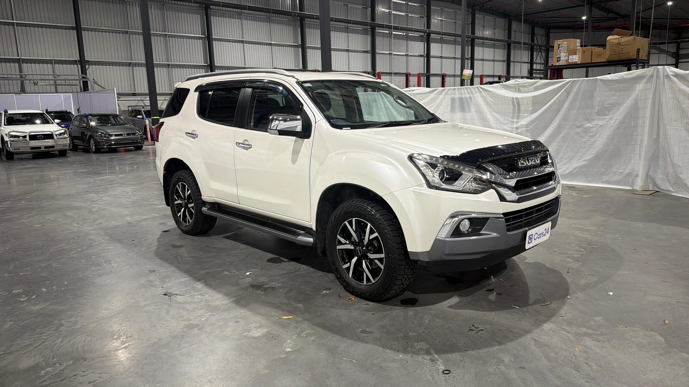 Isuzu MU-X image