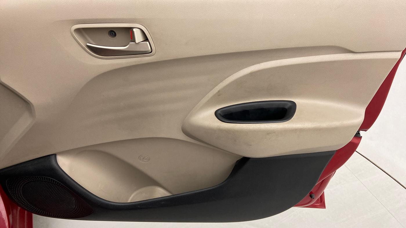 2018 Hyundai NEW SANTRO MAGNA CNG, CNG, Manual, 38,804 km, Driver Side Door Panels Control