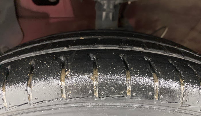 2018 Hyundai NEW SANTRO MAGNA CNG, CNG, Manual, 38,804 km, Left Front Tyre Tread