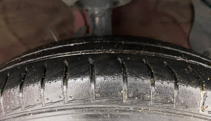 2018 Hyundai NEW SANTRO MAGNA CNG, CNG, Manual, 38,804 km, Right Front Tyre Tread