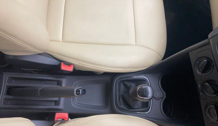 2019 Skoda Rapid 1.6 MPI ACTIVE, Petrol, Manual, 28,260 km, Gear Lever