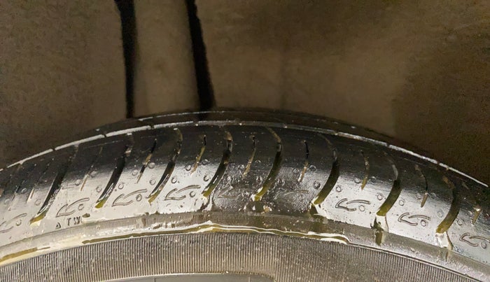 2021 Maruti Baleno DELTA PETROL 1.2, Petrol, Manual, 32,424 km, Right Rear Tyre Tread