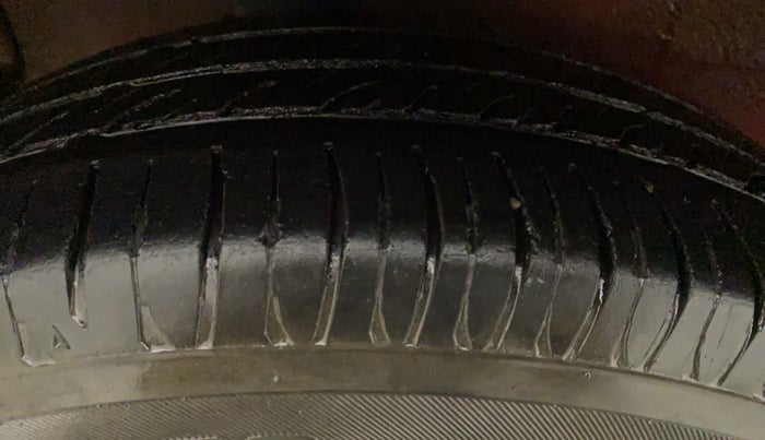 2014 Maruti Celerio VXI CNG, CNG, Manual, 88,175 km, Right Front Tyre Tread