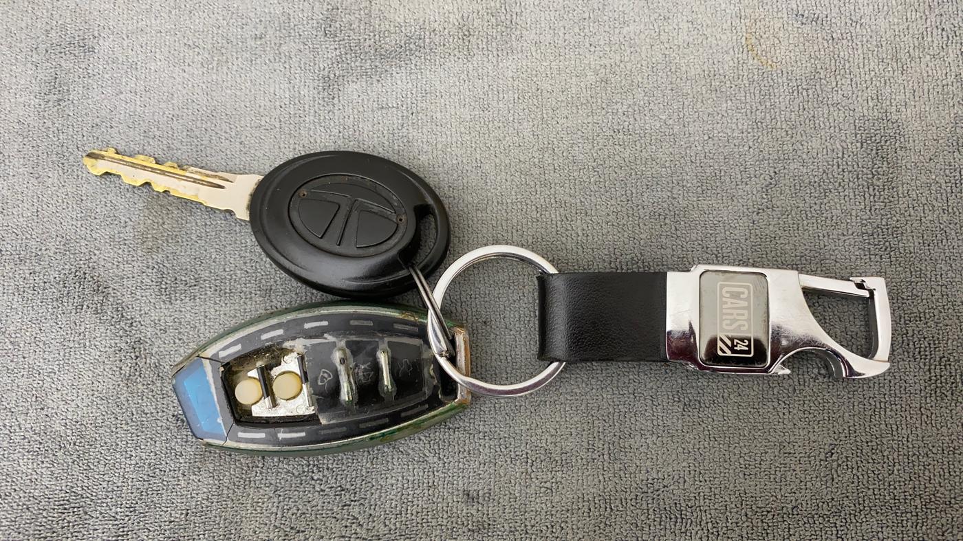 2015 Tata Bolt XE REVOTRON, CNG, Manual, 52,552 km, Key Close Up