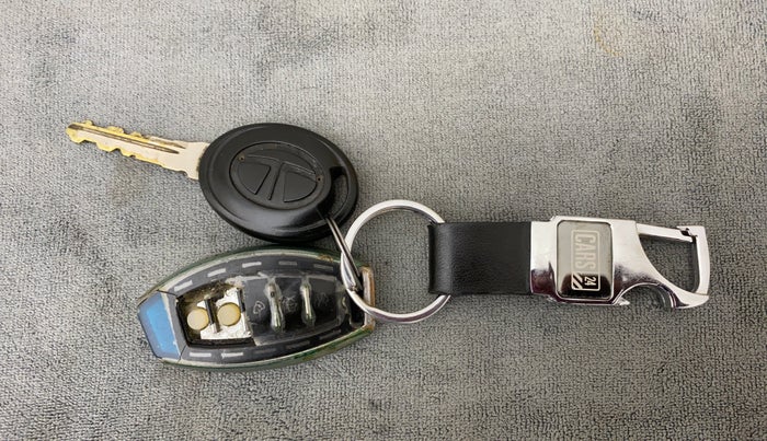 2015 Tata Bolt XE REVOTRON, CNG, Manual, 52,552 km, Key Close Up