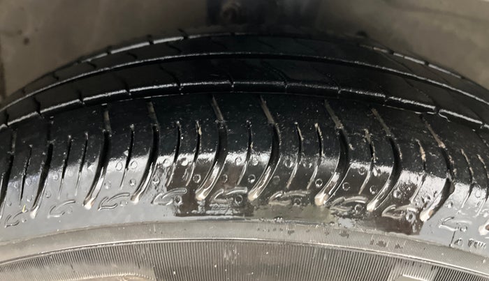 2015 Maruti Celerio VXI AMT, Petrol, Automatic, 53,449 km, Right Front Tyre Tread