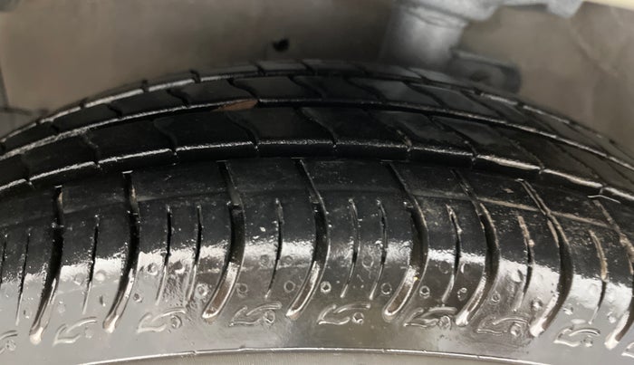 2015 Maruti Celerio VXI AMT, Petrol, Automatic, 53,449 km, Left Front Tyre Tread