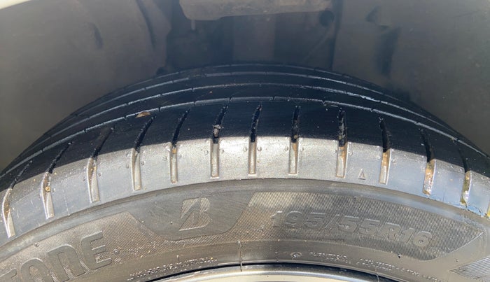 2021 Tata ALTROZ XZ PETROL, Petrol, Manual, 87,658 km, Left Front Tyre Tread