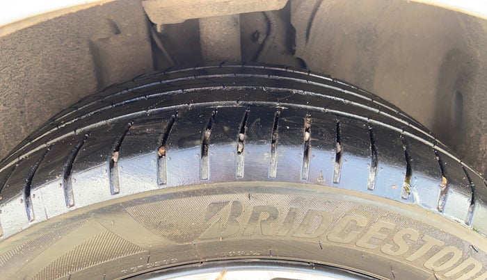 2021 Tata ALTROZ XZ PETROL, Petrol, Manual, 87,658 km, Right Front Tyre Tread