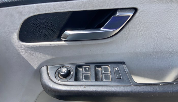 2021 Tata ALTROZ XZ PETROL, Petrol, Manual, 87,658 km, Driver Side Door Panels Control