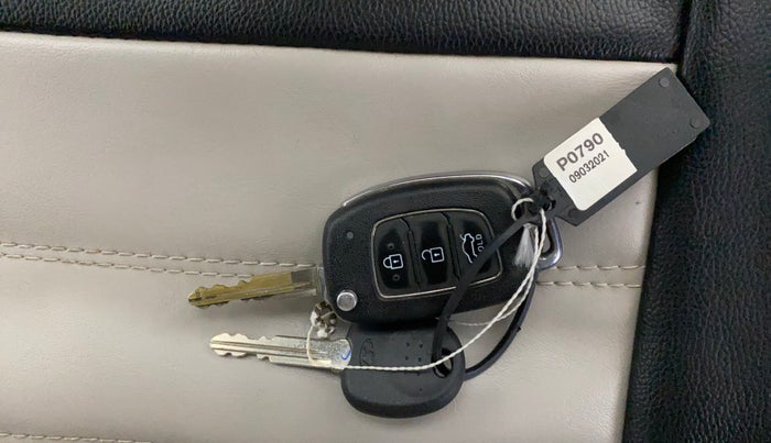 2021 Hyundai AURA S 1.2 CNG, CNG, Manual, 61,297 km, Key Close Up