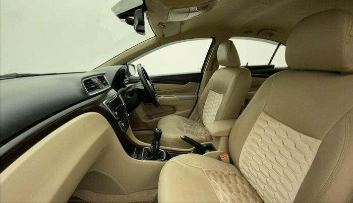 2015 Maruti Ciaz ZXI, Petrol, Manual, 86,689 km, Right Side Front Door Cabin