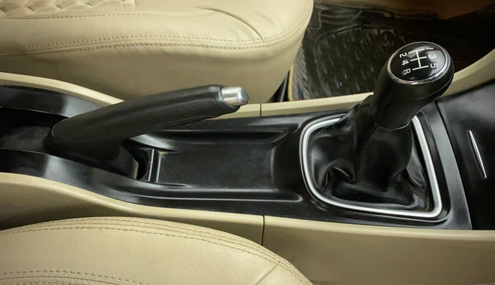 2015 Maruti Ciaz ZXI, Petrol, Manual, 86,689 km, Gear Lever