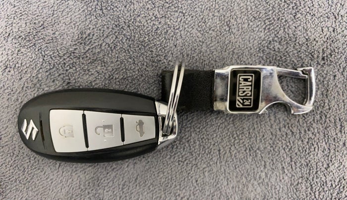 2015 Maruti Ciaz ZXI, Petrol, Manual, 86,689 km, Key Close Up