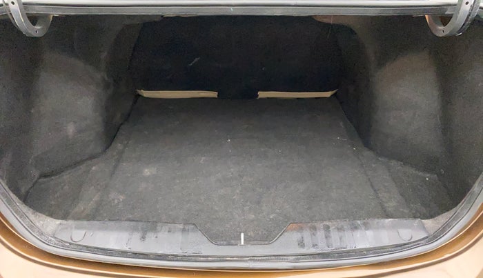 2015 Maruti Ciaz ZXI, Petrol, Manual, 86,689 km, Boot Inside