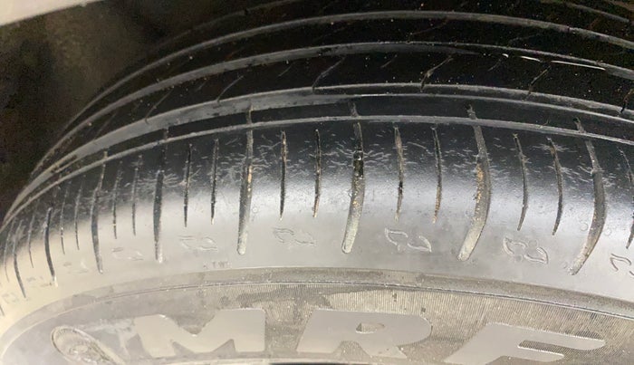 2022 Mahindra XUV700 MX P MT 5 STR, Petrol, Manual, 29,161 km, Right Rear Tyre Tread