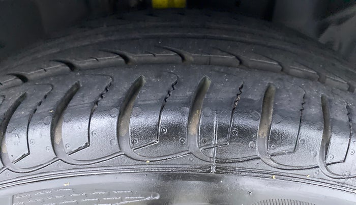 2018 Ford Ecosport 1.5 TITANIUM PLUS TI VCT AT, Petrol, Automatic, 16,201 km, Right Front Tyre Tread