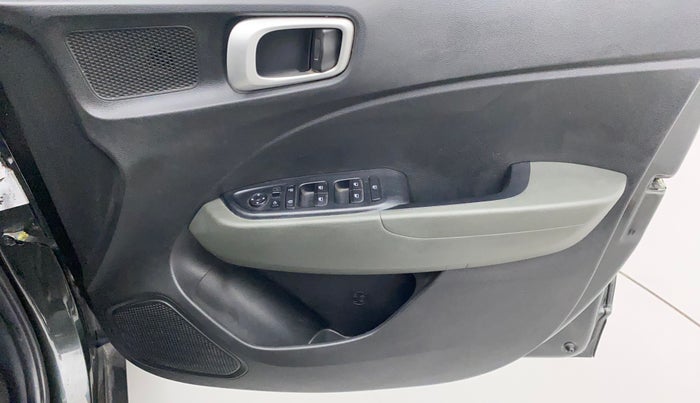 2019 Hyundai VENUE SX PLUS 1.0 TURBO DCT, Petrol, Automatic, 30,930 km, Driver Side Door Panels Control