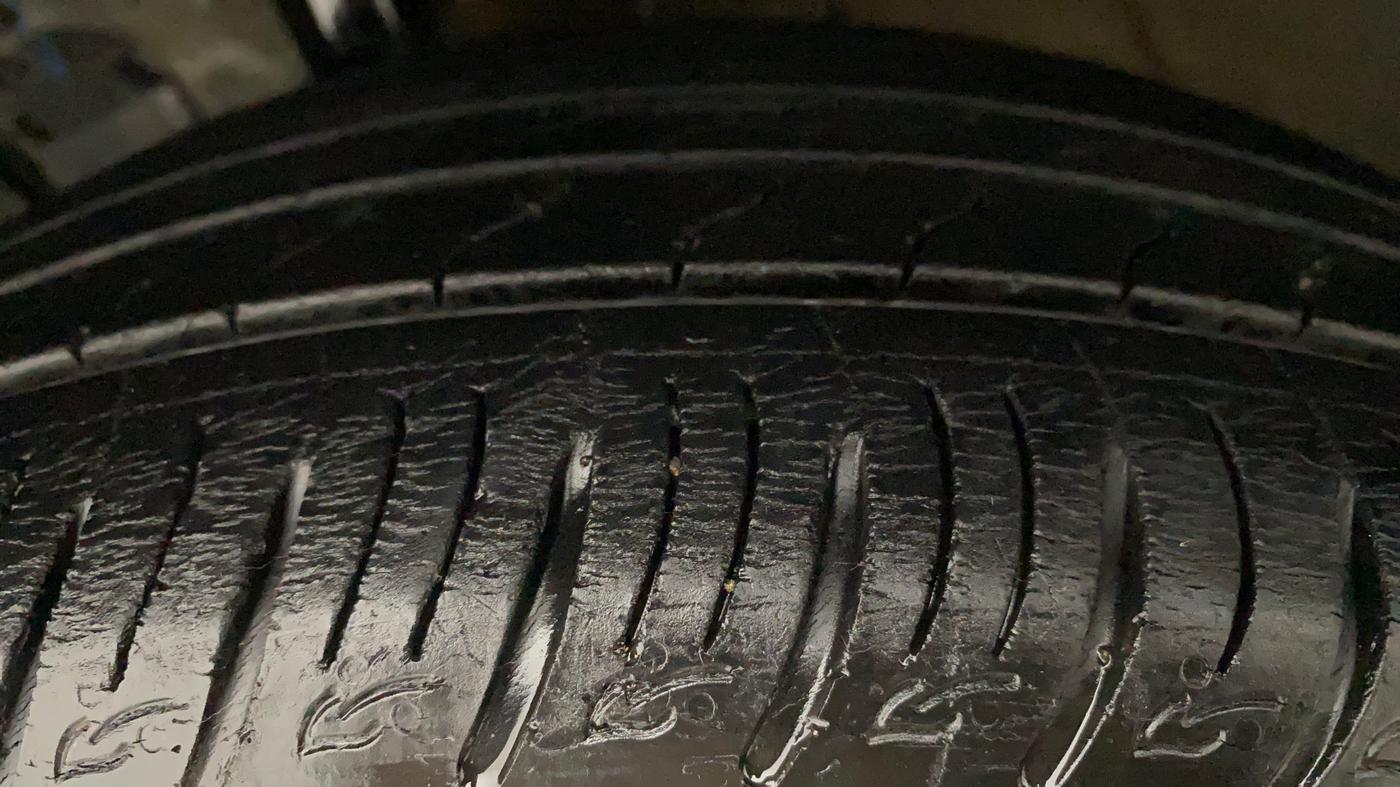 2019 Hyundai VENUE SX PLUS 1.0 TURBO DCT, Petrol, Automatic, 30,930 km, Left Front Tyre Tread