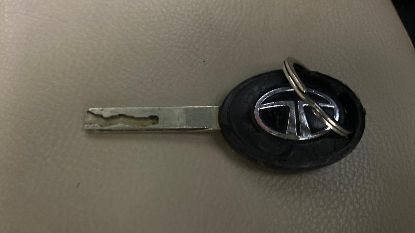2020 Tata Tiago XE PETROL, Petrol, Manual, 1,18,233 km, Key Close Up