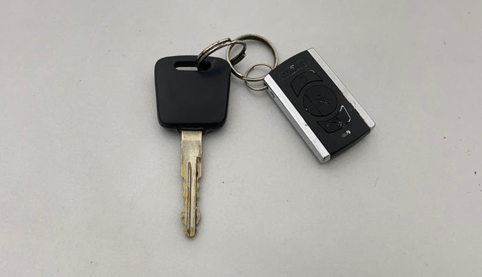 2016 Datsun Go T, Petrol, Manual, 47,317 km, Key Close Up