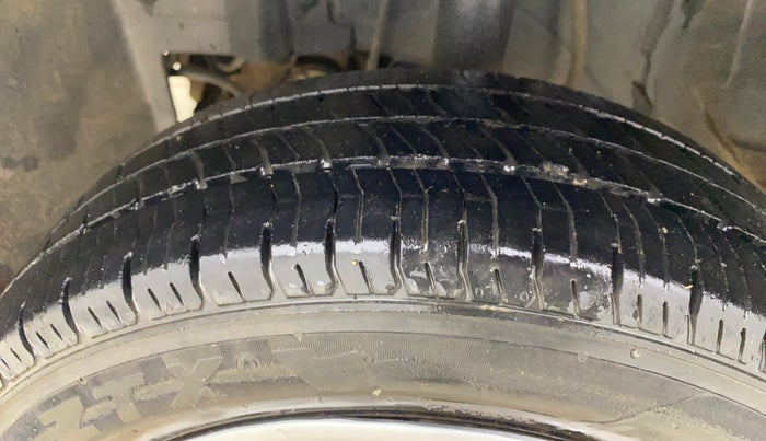 2016 Datsun Go T, Petrol, Manual, 47,317 km, Left Front Tyre Tread