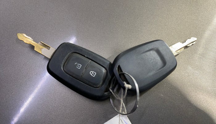 2017 Renault Kwid RXT 1.0, Petrol, Manual, 28,650 km, Key Close Up