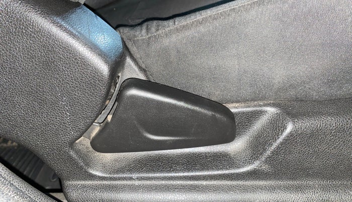 2017 Renault Kwid RXT 1.0, Petrol, Manual, 28,650 km, Driver Side Adjustment Panel