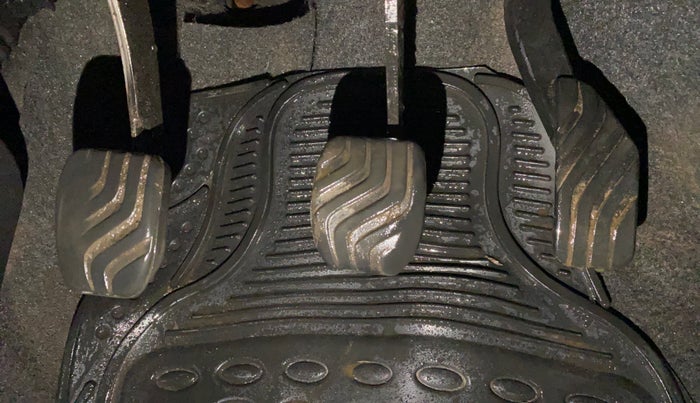 2017 Renault Kwid RXT 1.0, Petrol, Manual, 28,650 km, Pedals