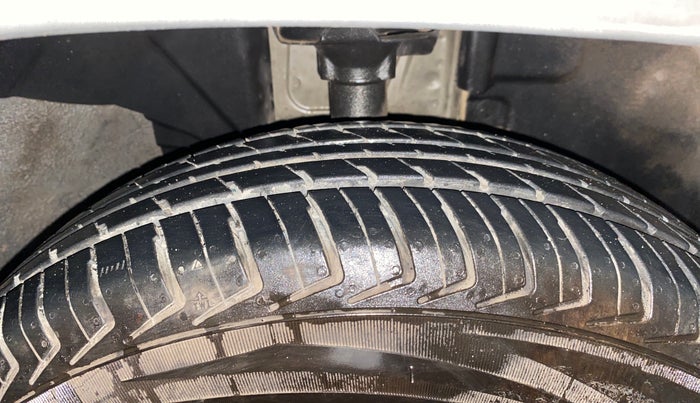 2017 Renault Kwid RXT 1.0, Petrol, Manual, 28,650 km, Right Front Tyre Tread