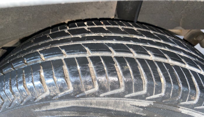 2017 Renault Kwid RXT 1.0, Petrol, Manual, 28,650 km, Left Rear Tyre Tread