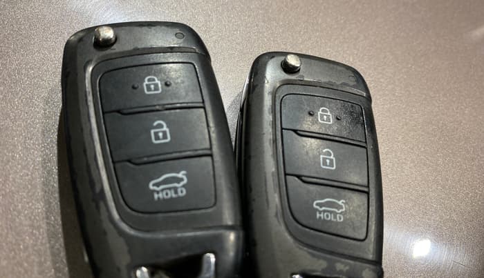 2018 Hyundai Verna 1.6 VTVT SX, Petrol, Manual, 50,549 km, Key Close Up