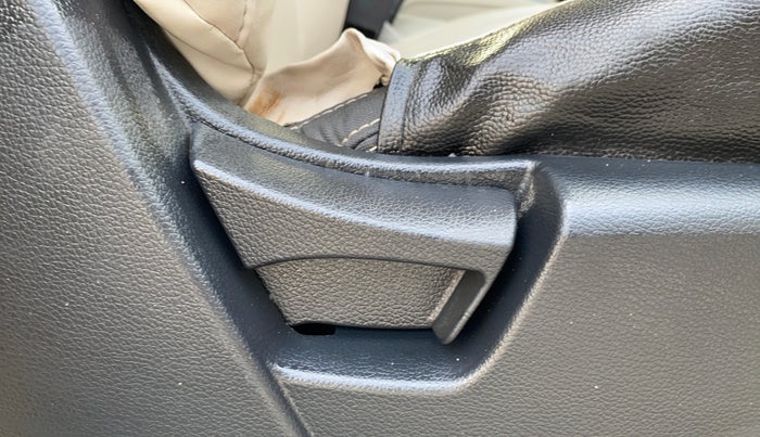 2019 Mahindra XUV300 W6 1.2 PETROL, Petrol, Manual, 22,251 km, Driver Side Adjustment Panel