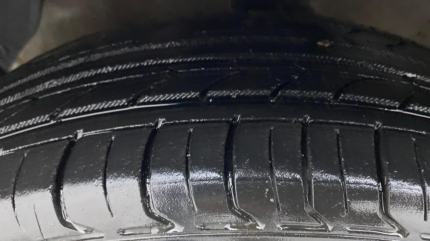 2014 Hyundai Grand i10 ASTA 1.2 AT VTVT, Petrol, Automatic, 60,879 km, Left Front Tyre Tread