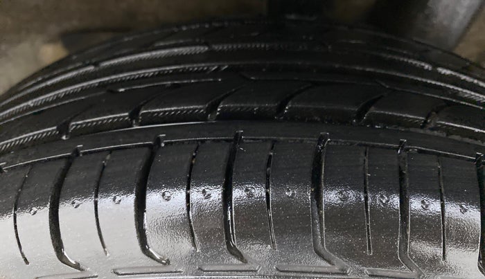 2014 Hyundai Grand i10 ASTA 1.2 AT VTVT, Petrol, Automatic, 60,879 km, Left Rear Tyre Tread