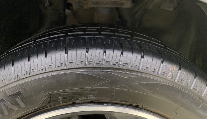 2020 Tata ALTROZ XZ PETROL, Petrol, Manual, 19,004 km, Right Front Tyre Tread