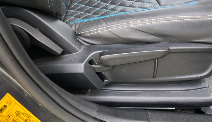 2020 Tata ALTROZ XZ PETROL, Petrol, Manual, 19,004 km, Driver Side Adjustment Panel