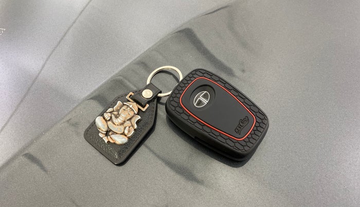 2020 Tata ALTROZ XZ PETROL, Petrol, Manual, 19,004 km, Key Close Up