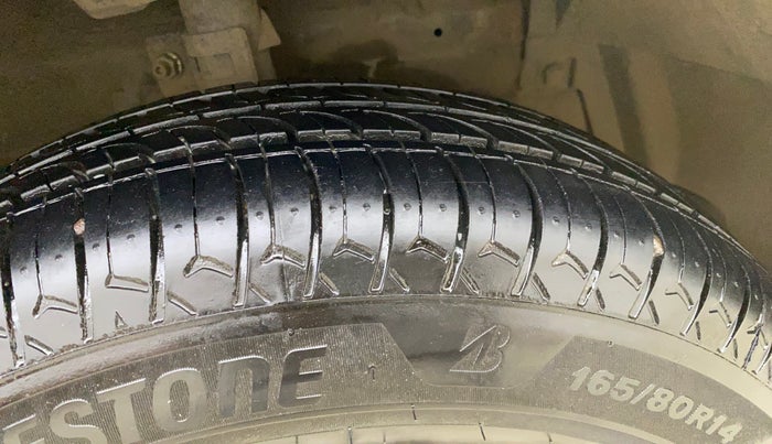 2016 Maruti Swift Dzire VXI, Petrol, Manual, 28,227 km, Right Front Tyre Tread