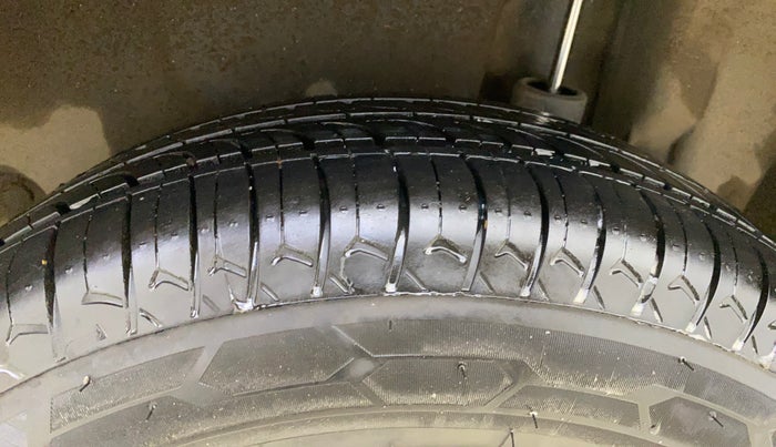 2016 Maruti Swift Dzire VXI, Petrol, Manual, 28,227 km, Left Rear Tyre Tread