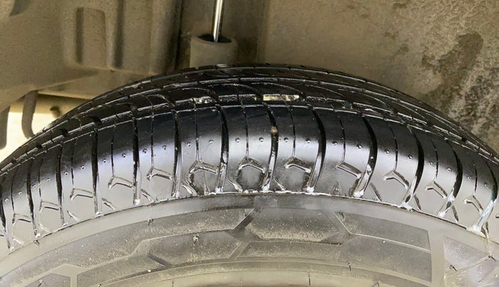 2016 Maruti Swift Dzire VXI, Petrol, Manual, 28,227 km, Right Rear Tyre Tread