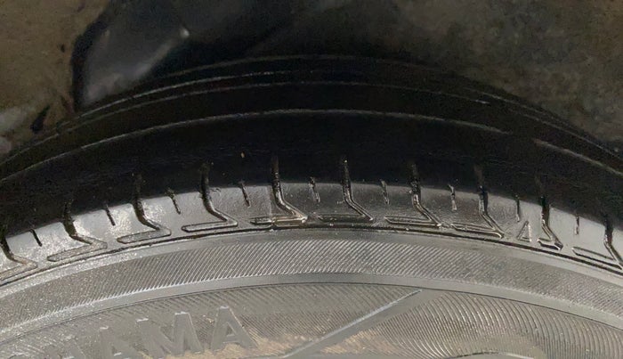 2013 Hyundai i10 SPORTZ 1.2, CNG, Manual, 96,631 km, Left Rear Tyre Tread