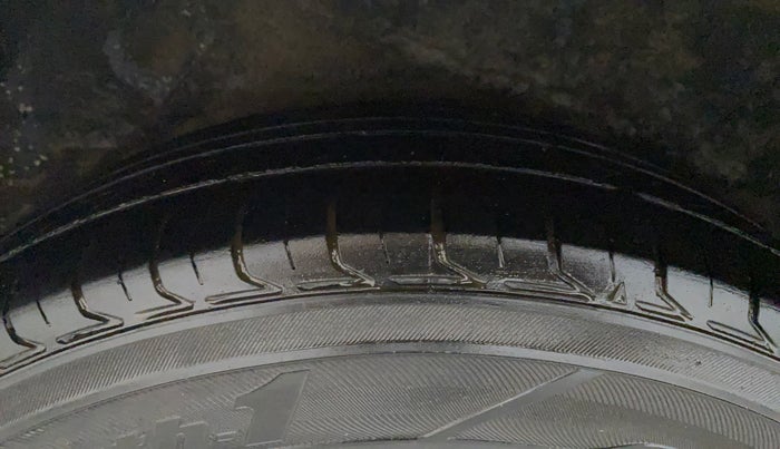 2013 Hyundai i10 SPORTZ 1.2, CNG, Manual, 96,631 km, Right Rear Tyre Tread